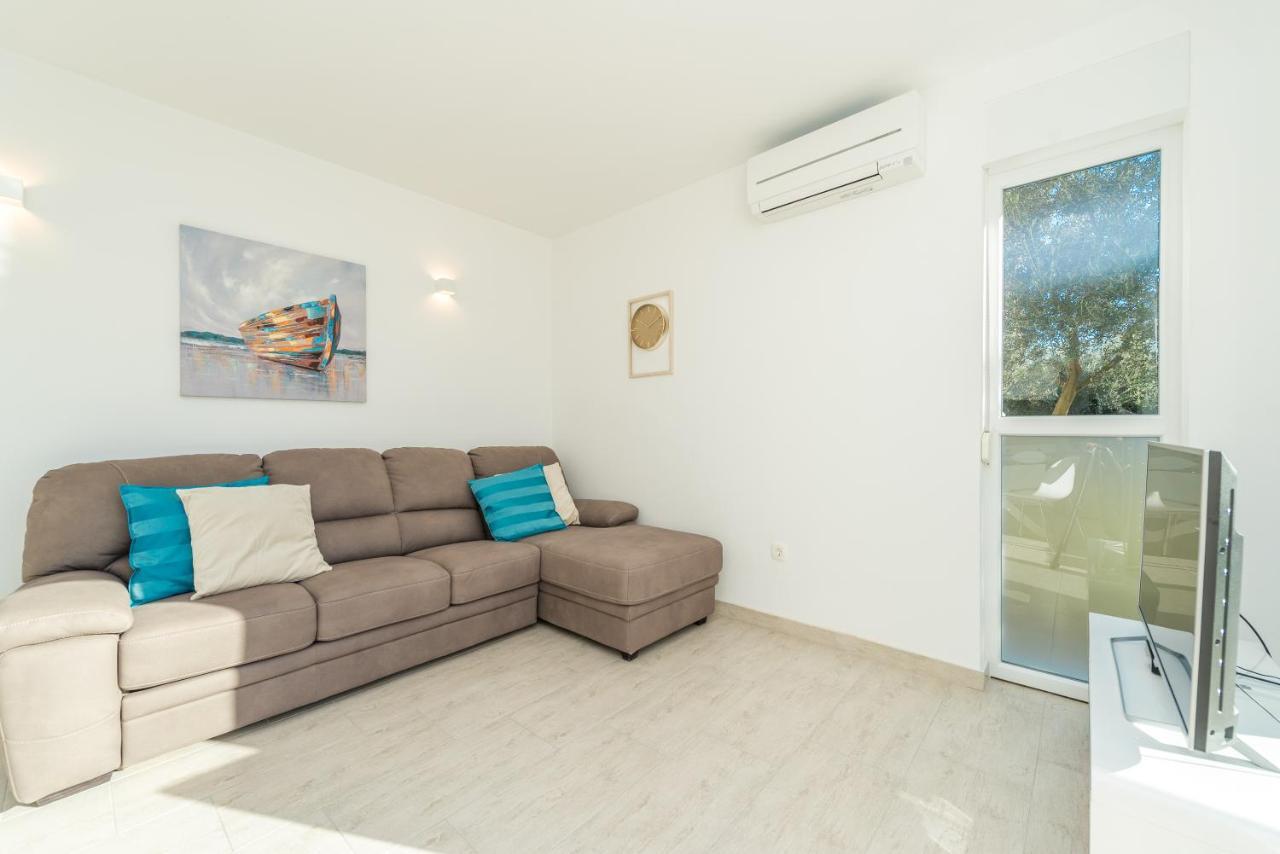 Villa Amfora - First Row By The Sea Bibinje Buitenkant foto
